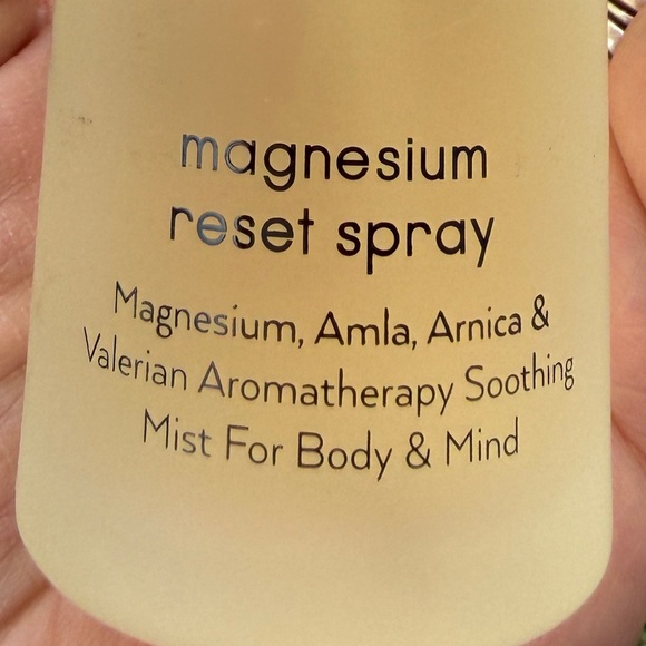 ALO Yoga Glow System Magnesium Reset Spray - Picture 10 of 10
